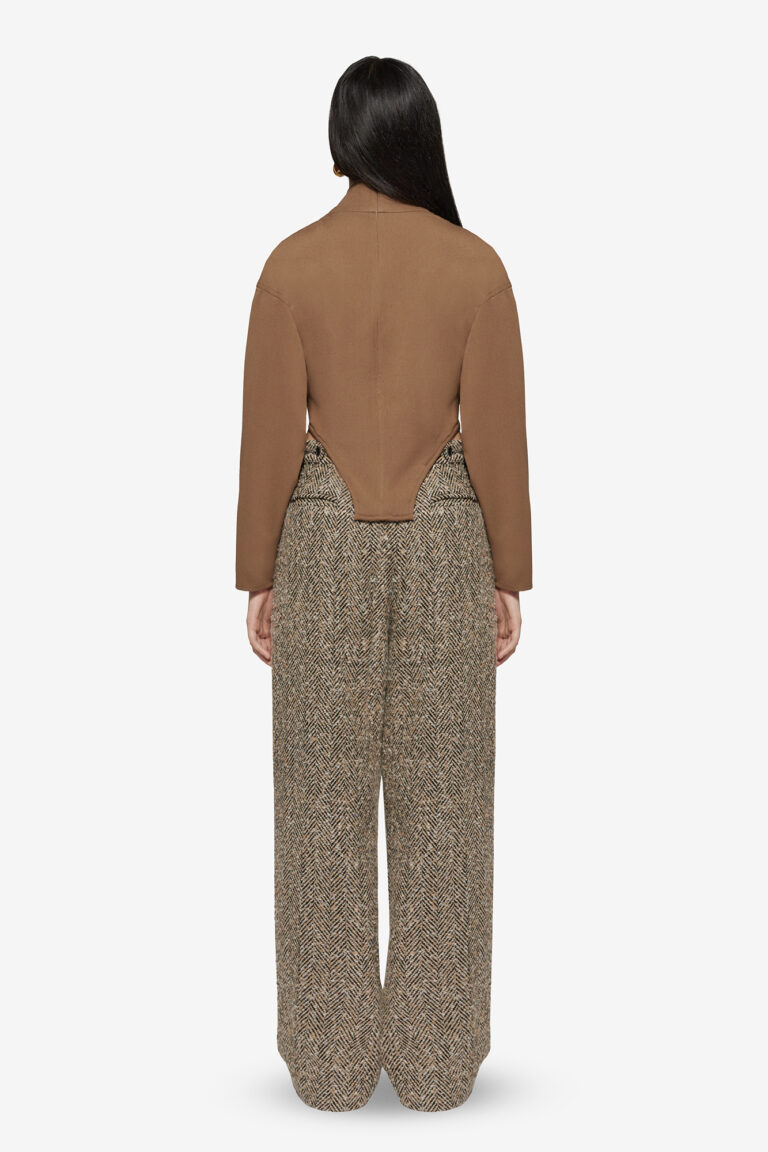 Tops with cut-outs on the hips 3